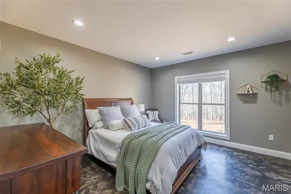 $650,000 | 224 Timber Wy Drive, Poplar Bluff, MO 63901