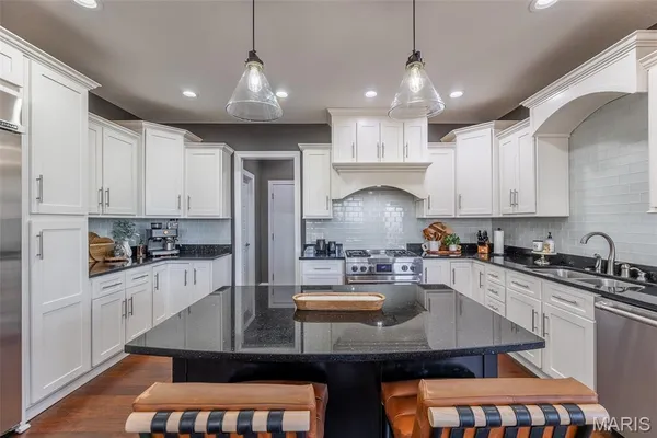 $650,000 | 224 Timber Wy Drive, Poplar Bluff, MO 63901