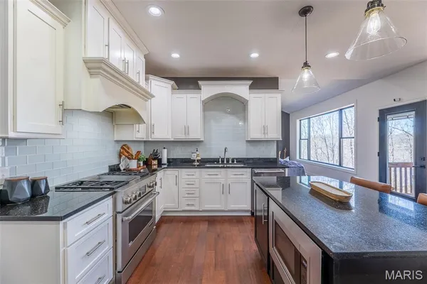 $650,000 | 224 Timber Wy Drive, Poplar Bluff, MO 63901