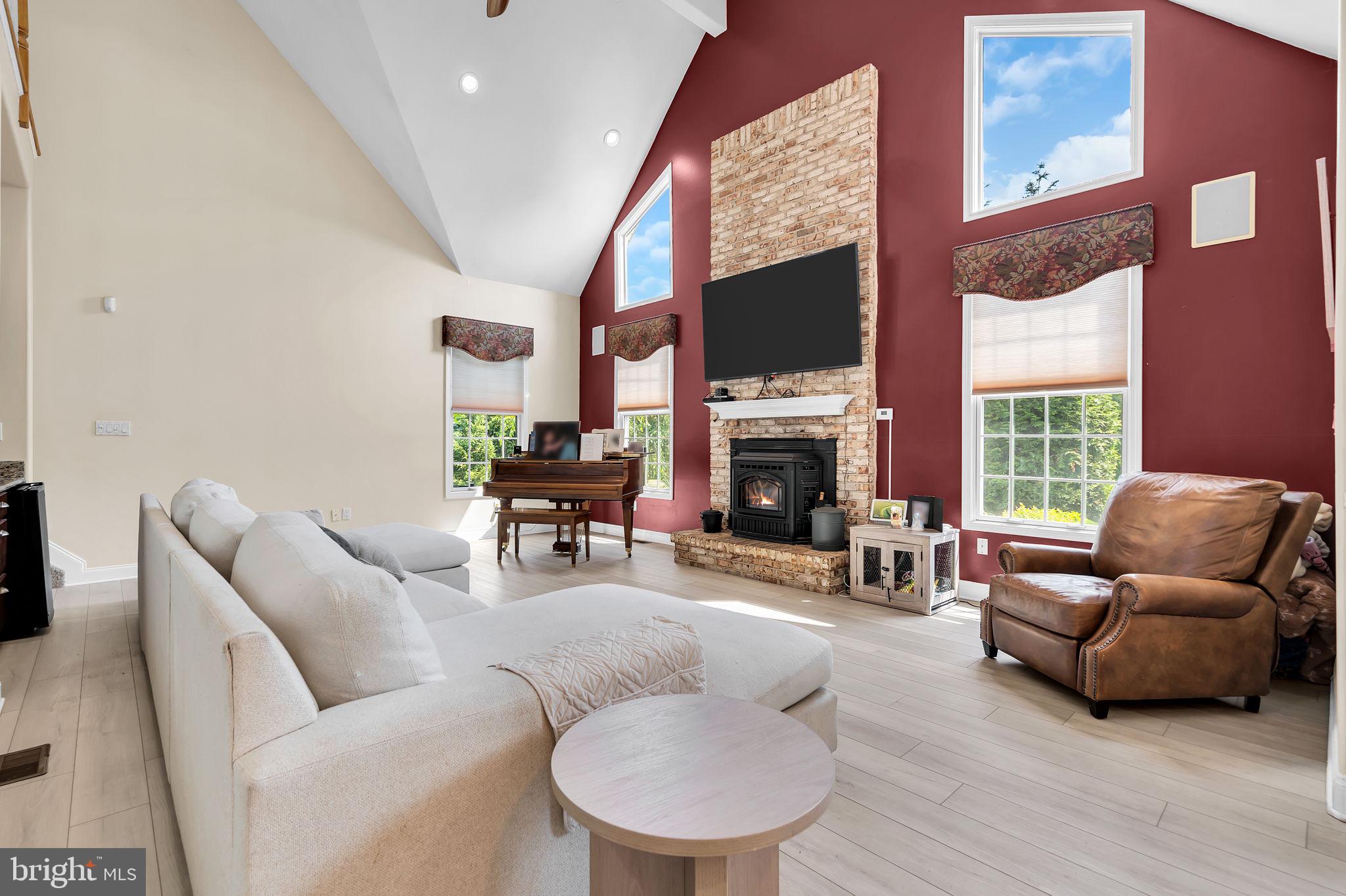 73 Paulson Road Wrightstown, NJ 08562 - Photo 19 of 34 Inviting space with cozy charm.