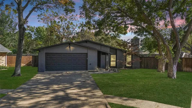 $395,000 | 4100 Foxmoor Court, Arlington, TX 76016