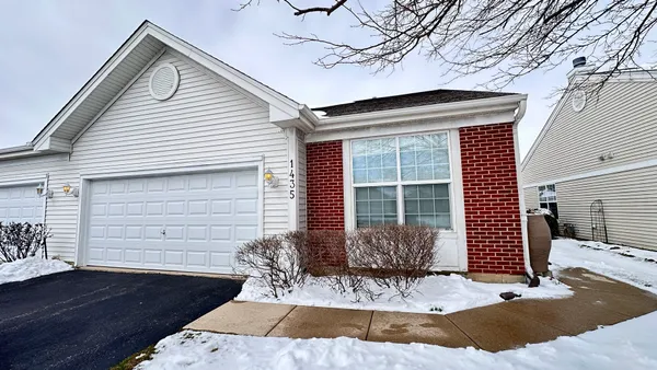 $2,350 | 1435 Cambria Drive, Unit 1435, DeKalb, IL 60115