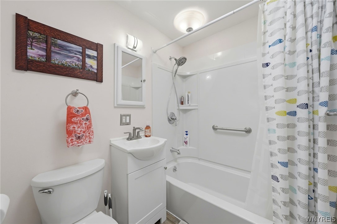 7228 Lower East Hill Road Boston, NY 14033 - Photo 23 of 46 Main bath in hall.