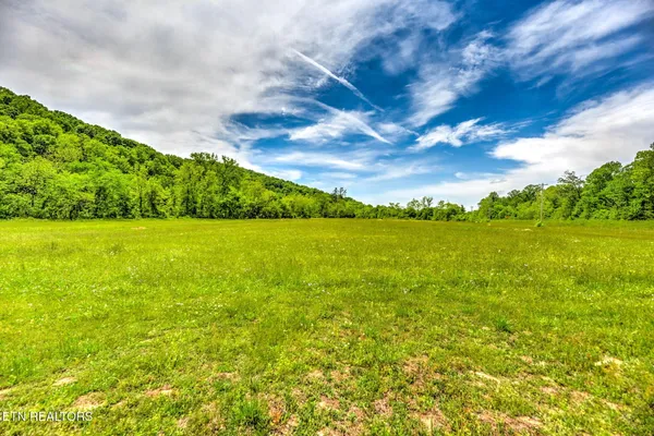 $390,000 | 2073 Oliver Springs Highway, Clinton, TN 37716