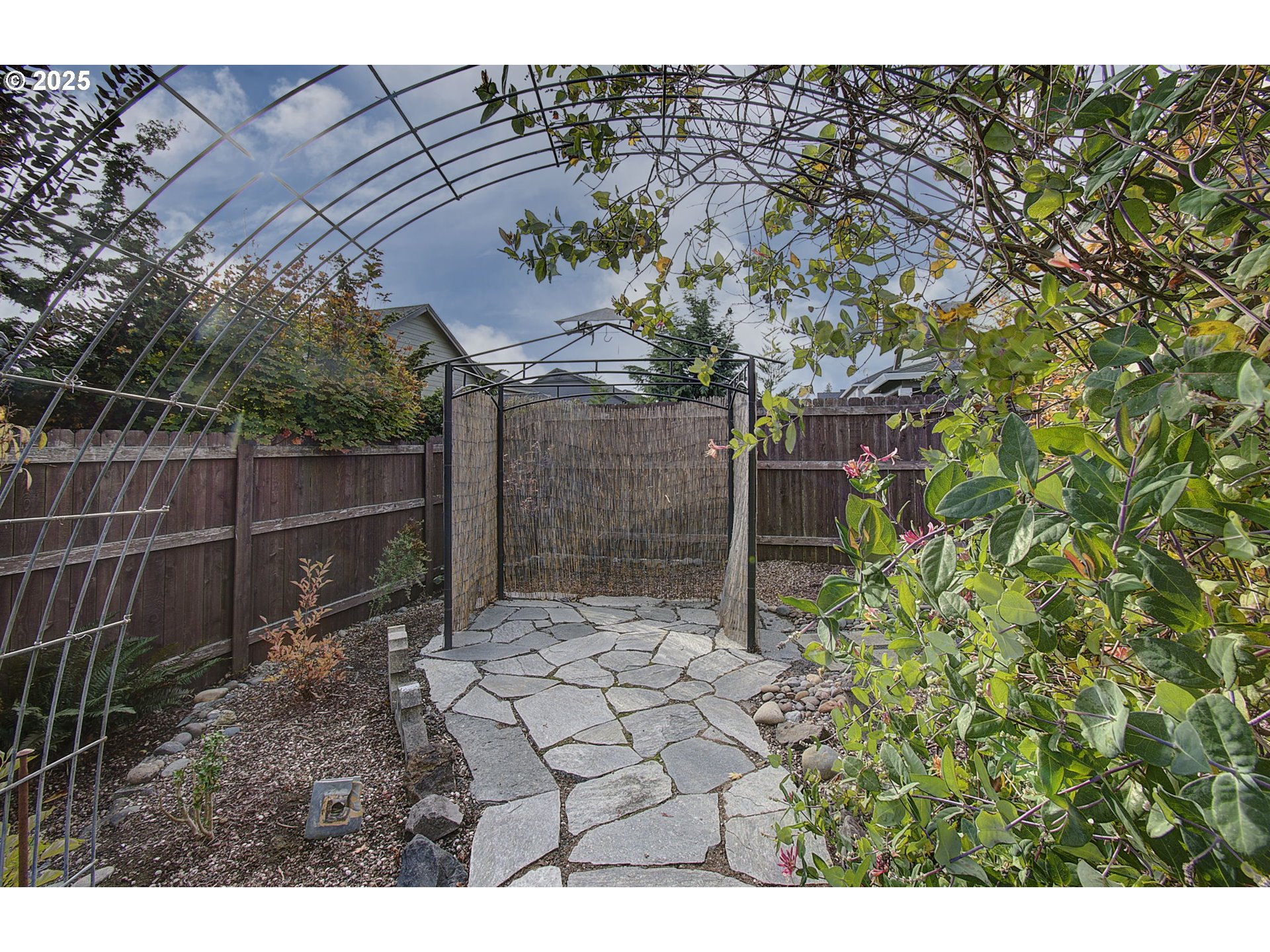 5305 Northeast 134th Street Vancouver, WA 98686 - Photo 29 of 36 a backyard of a house