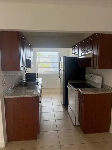 $1,600 | 1100 Northeast 1st Court, Unit 308, Hallandale Beach, FL 33009