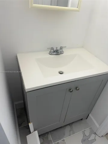 $1,600 | 1100 Northeast 1st Court, Unit 308, Hallandale Beach, FL 33009