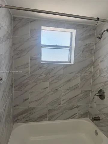 $1,600 | 1100 Northeast 1st Court, Unit 308, Hallandale Beach, FL 33009