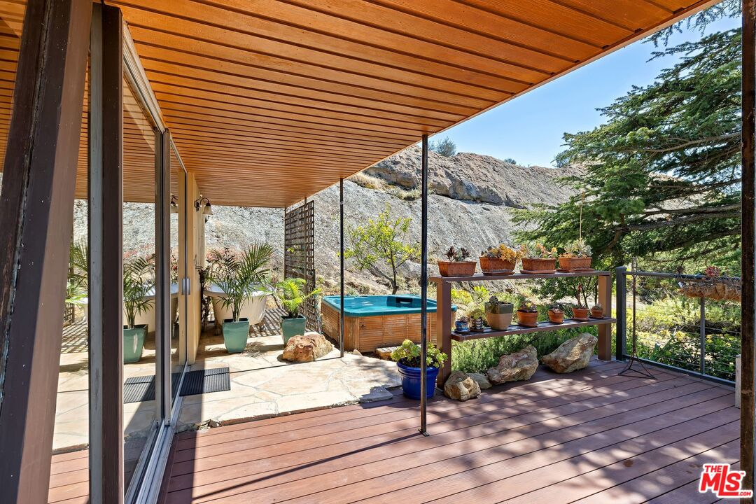 965 Stunt Road Calabasas, CA 91302 - Photo 13 of 67