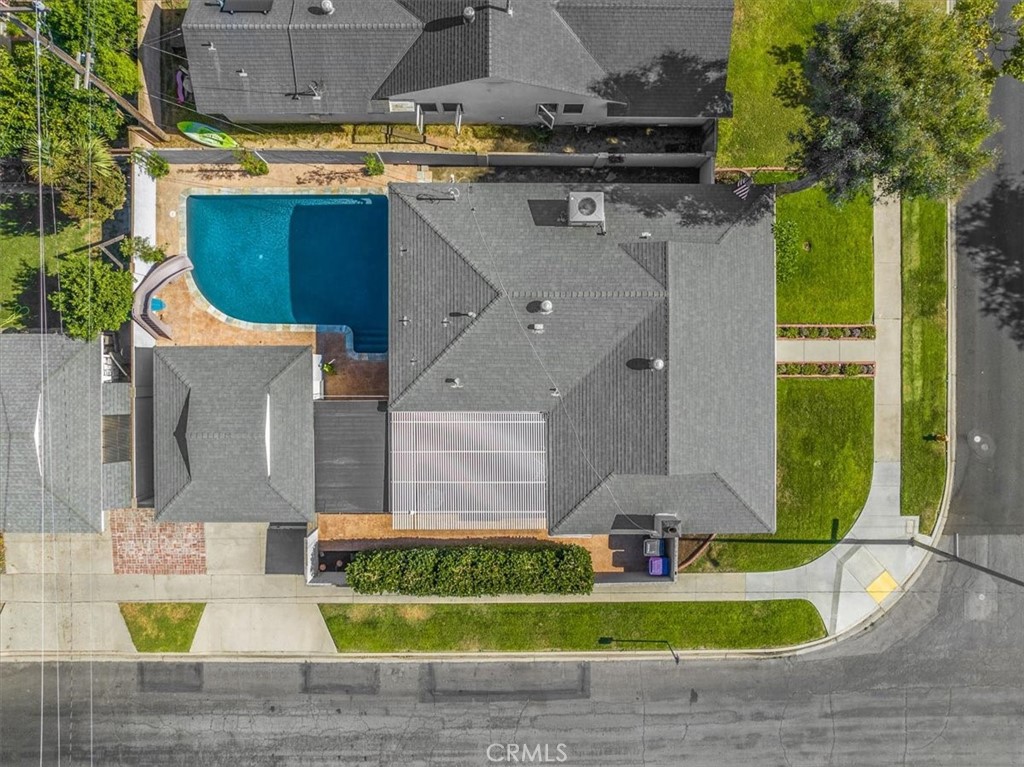 2956 Monogram Avenue Long Beach, CA 90815 - Photo 25 of 29 a front view of a house with garden