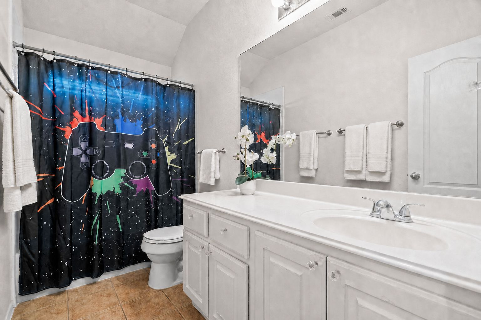 20825 Kearney Hill Road Pflugerville, TX 78660 - Photo 24 of 30 Upstairs Bathroom