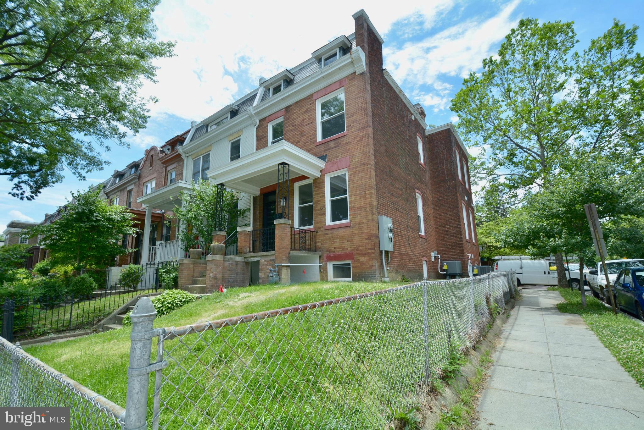 1724 2nd Street Northwest Washington, DC 20001 - Photo 3 of 32