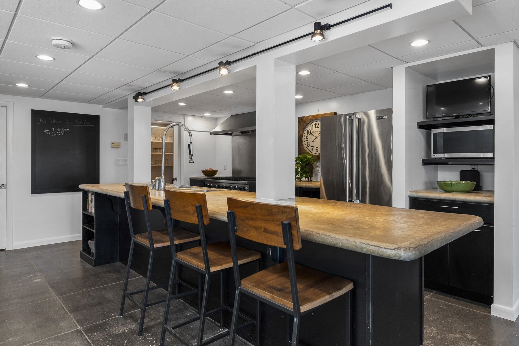 127 Spur Road Dover, NH 03820 - Photo 11 of 40