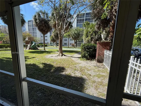 $2,550 | 609 Northeast 14th Avenue, Unit 108, Hallandale Beach, FL 33009