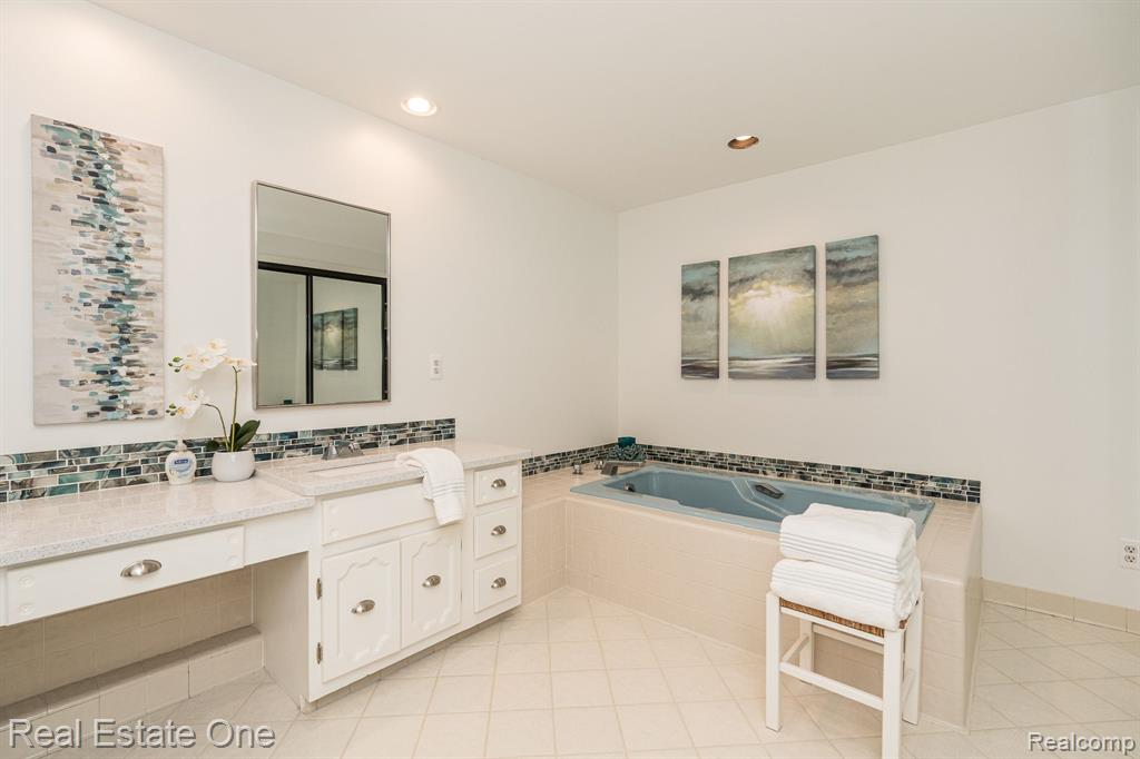 1120 Seville Road Rochester Hills, MI 48309 - Photo 7 of 22