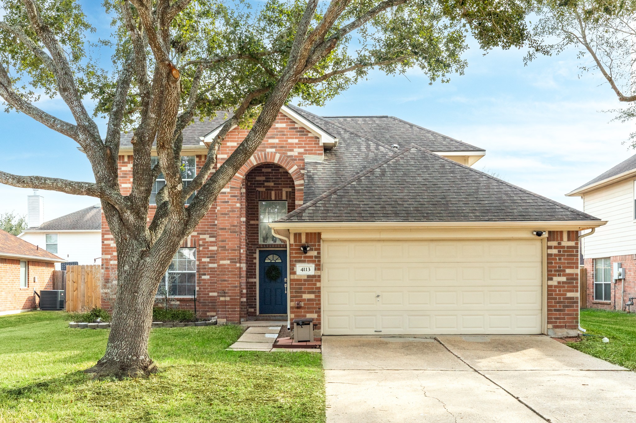 Welcome to 4113 Merlet Dr, Pearland. This property features an inviting space, perfect for creating lasting memories.