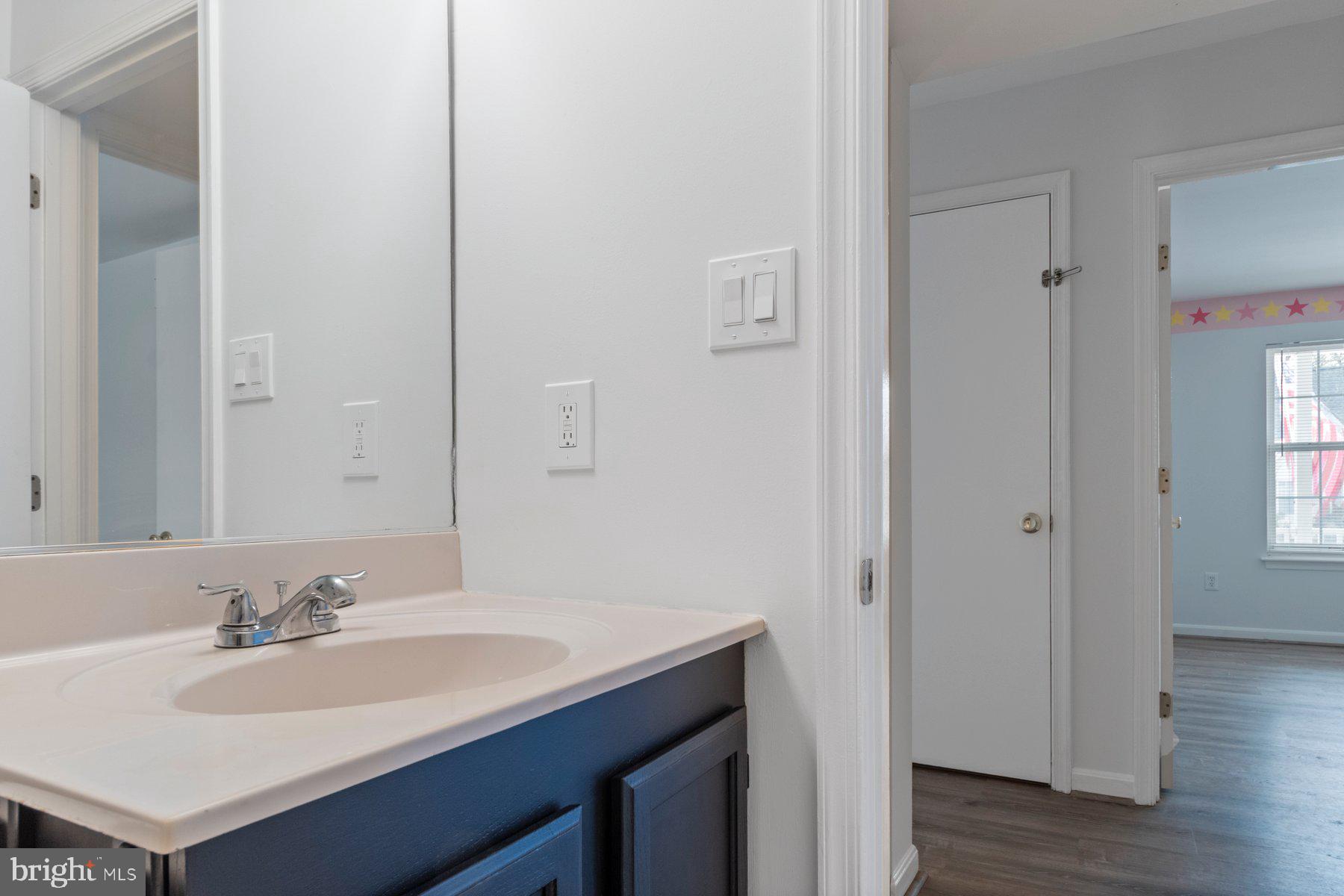 1400 Brenwoode Road Annapolis, MD 21409 - Photo 18 of 30 Full Bath on Main Floor Looking into Hall