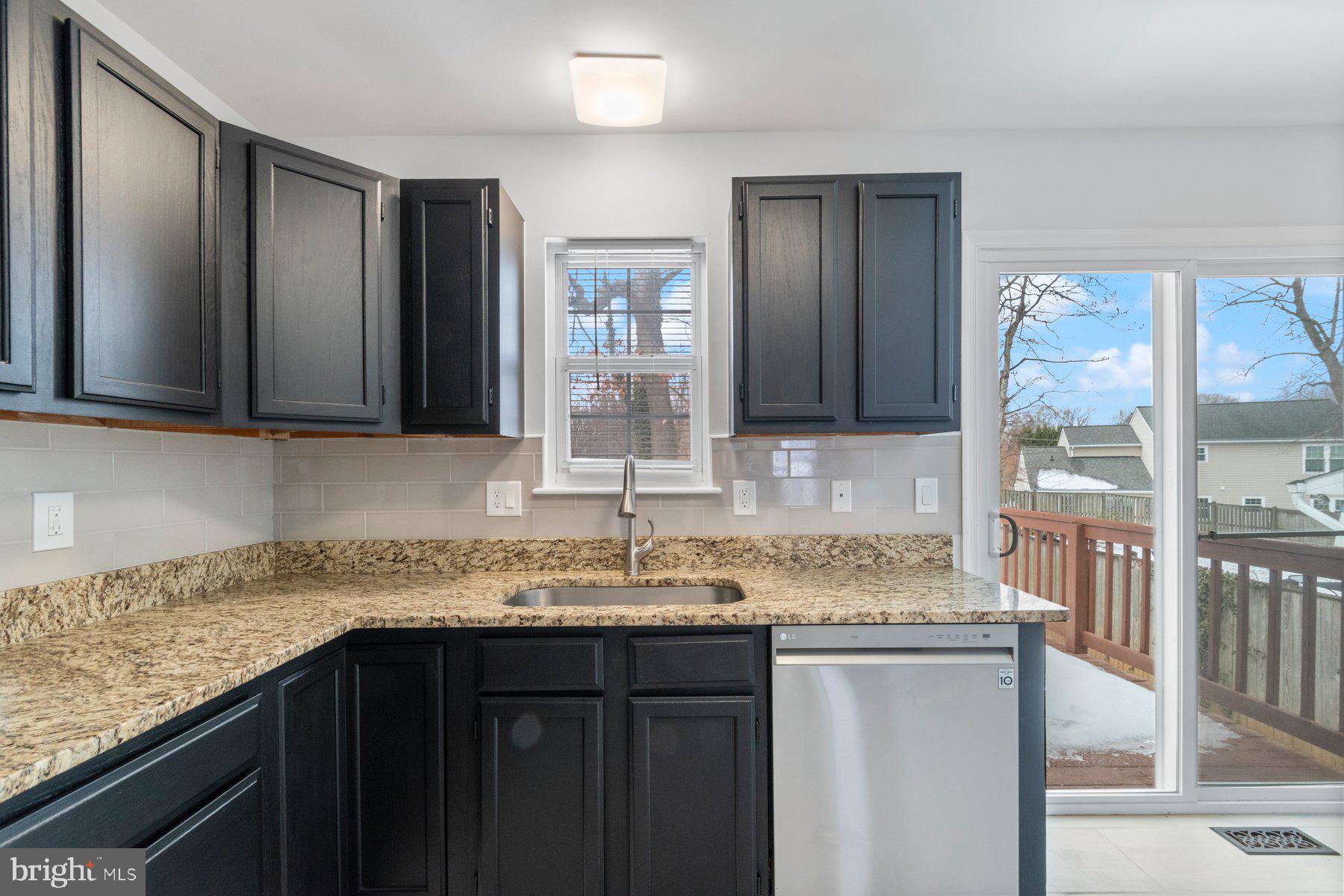 1400 Brenwoode Road Annapolis, MD 21409 - Photo 8 of 30 Kitchen opens to Deck