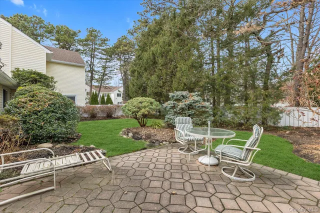 $525,000 | 101 Dari Drive, Holbrook, NY 11741