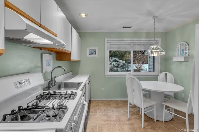 $525,000 | 101 Dari Drive, Holbrook, NY 11741