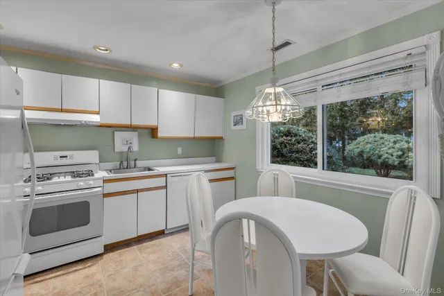 $525,000 | 101 Dari Drive, Holbrook, NY 11741