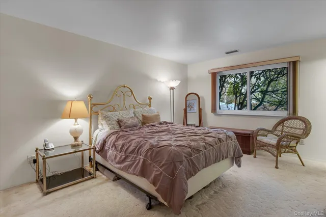 $525,000 | 101 Dari Drive, Holbrook, NY 11741