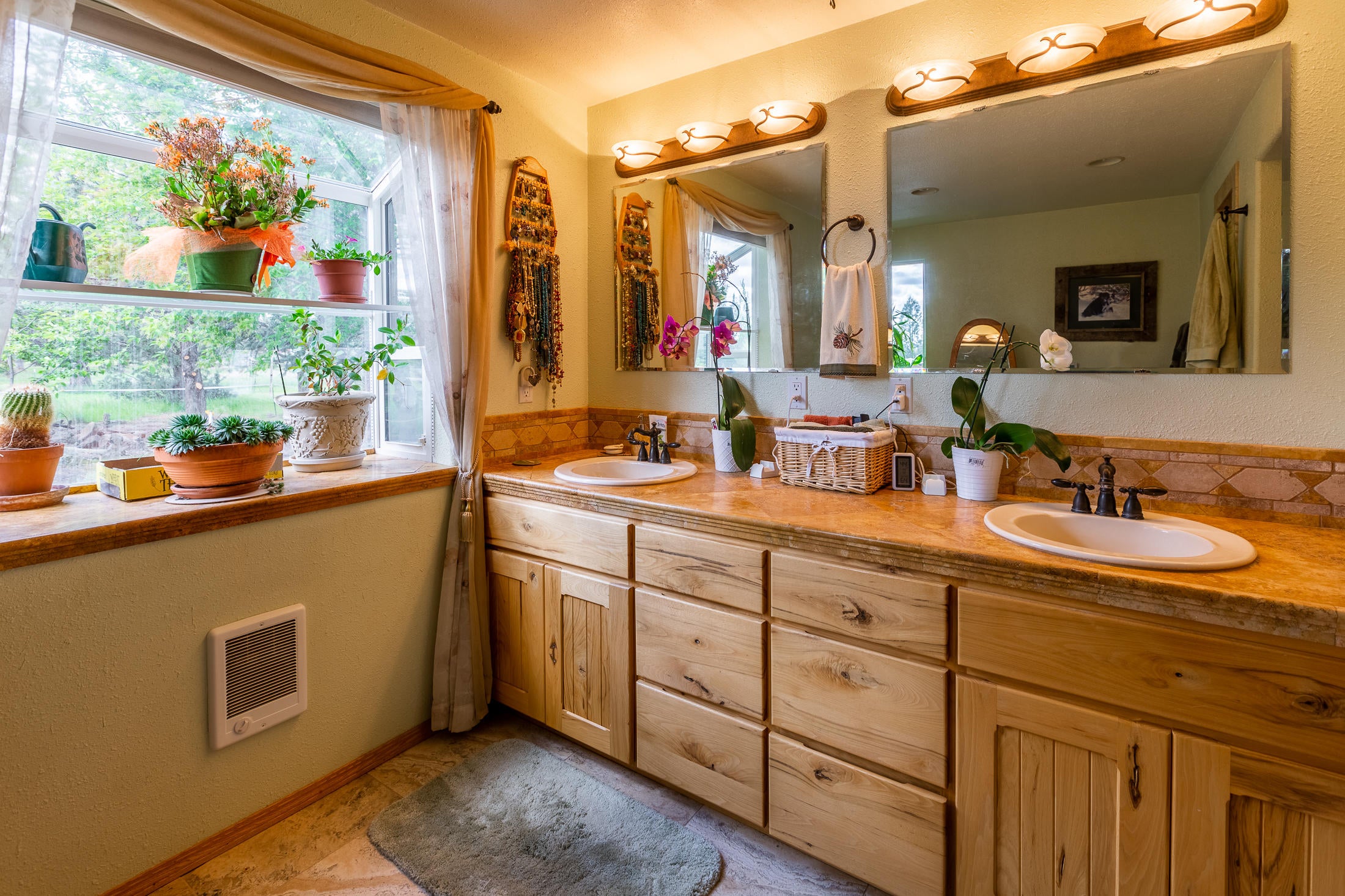 61255 Ward Road Bend, OR 97702 - Photo 23 of 63 Garden Window