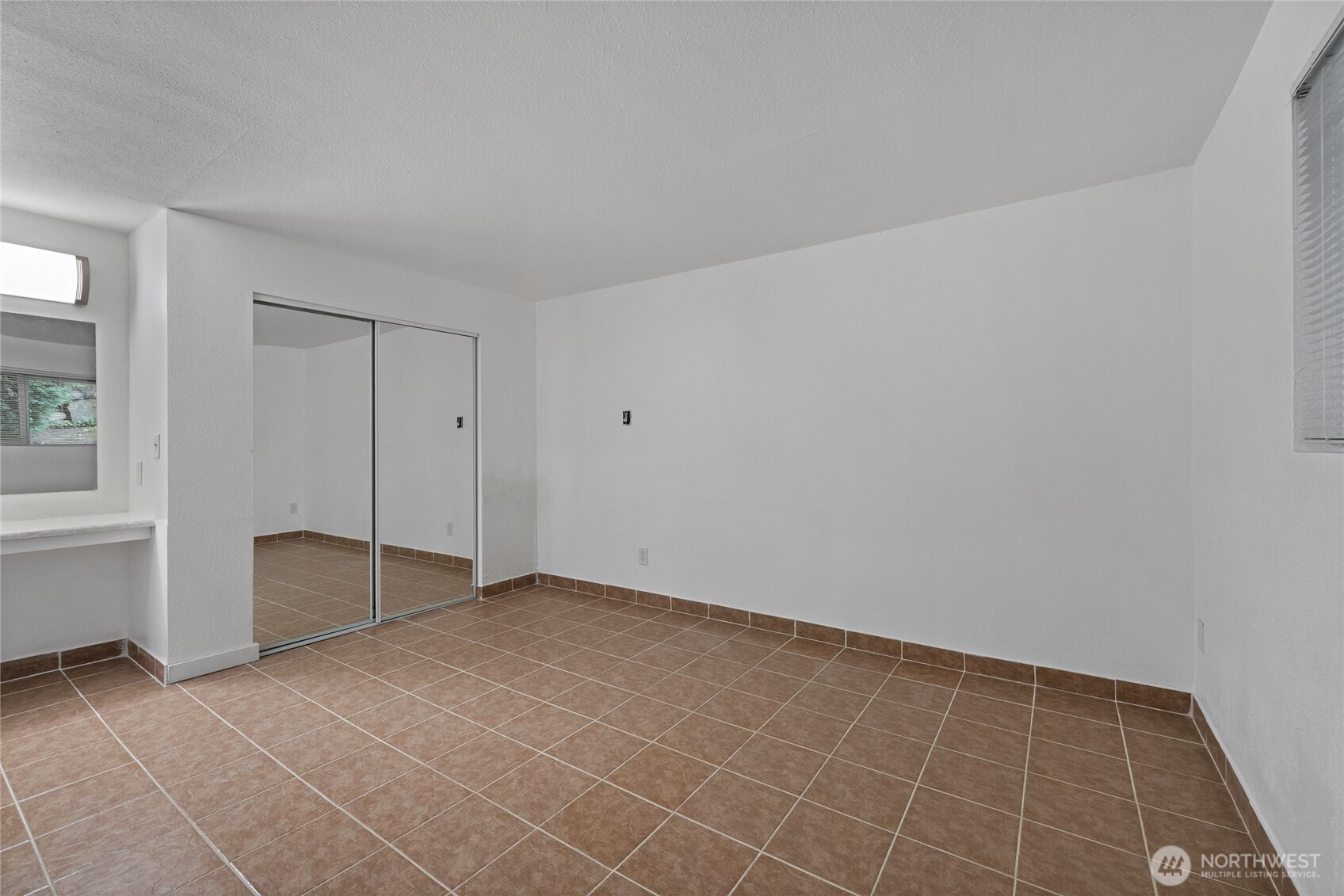 15280 Macadam Road South, Unit E101 Seattle, WA 98188 - Photo 19 of 32