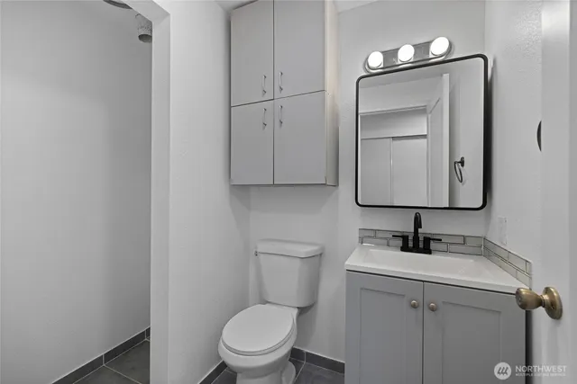 a close up view of a washer and dryer