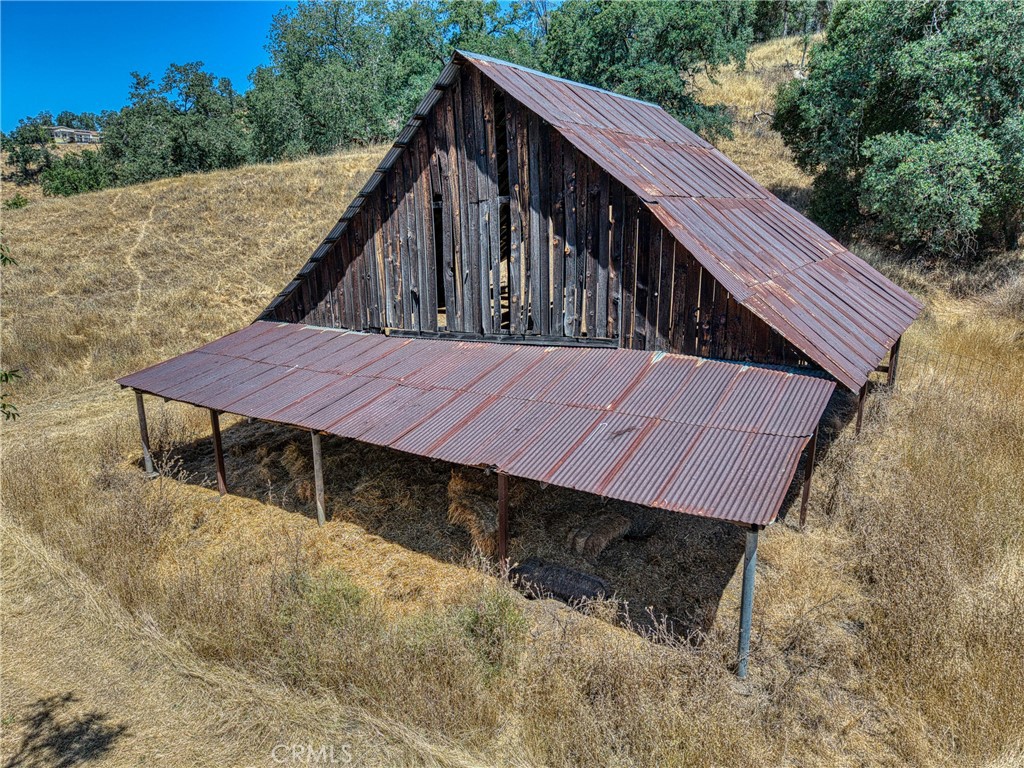 1286 Pitney Lane Upper Lake, CA 95485 - Photo 23 of 31 a backyard of a house with wooden fence