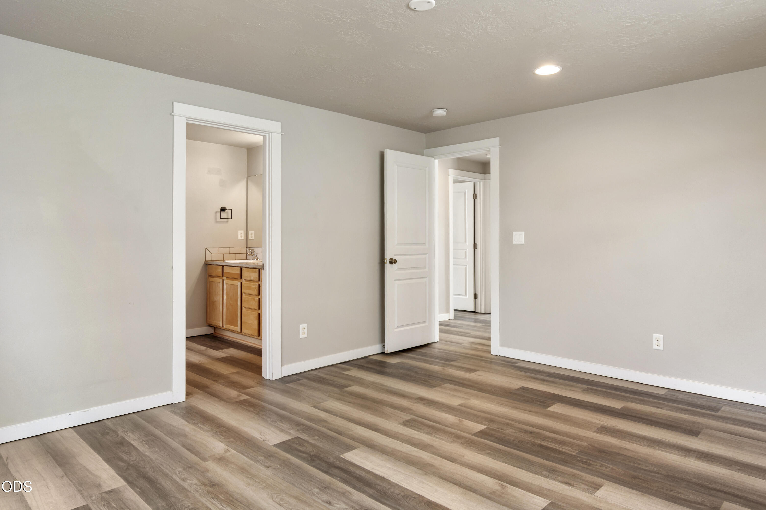 21332 Oconnor Way Bend, OR 97701 - Photo 7 of 33 a view of a livingroom with wooden floor