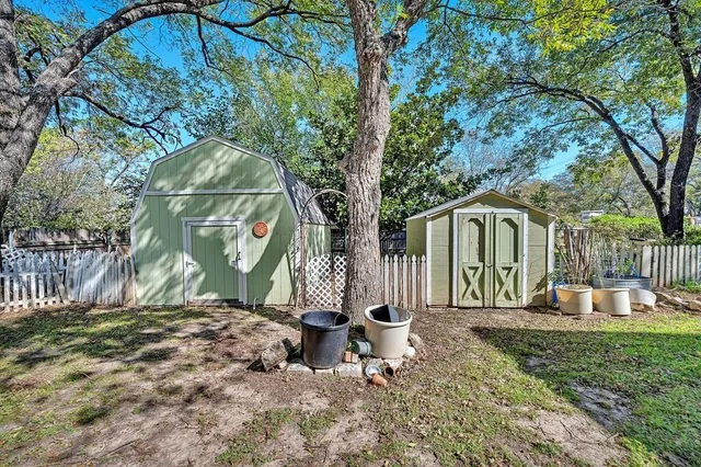 $325,000 | 515 Hackberry Street, Clifton, TX 76634