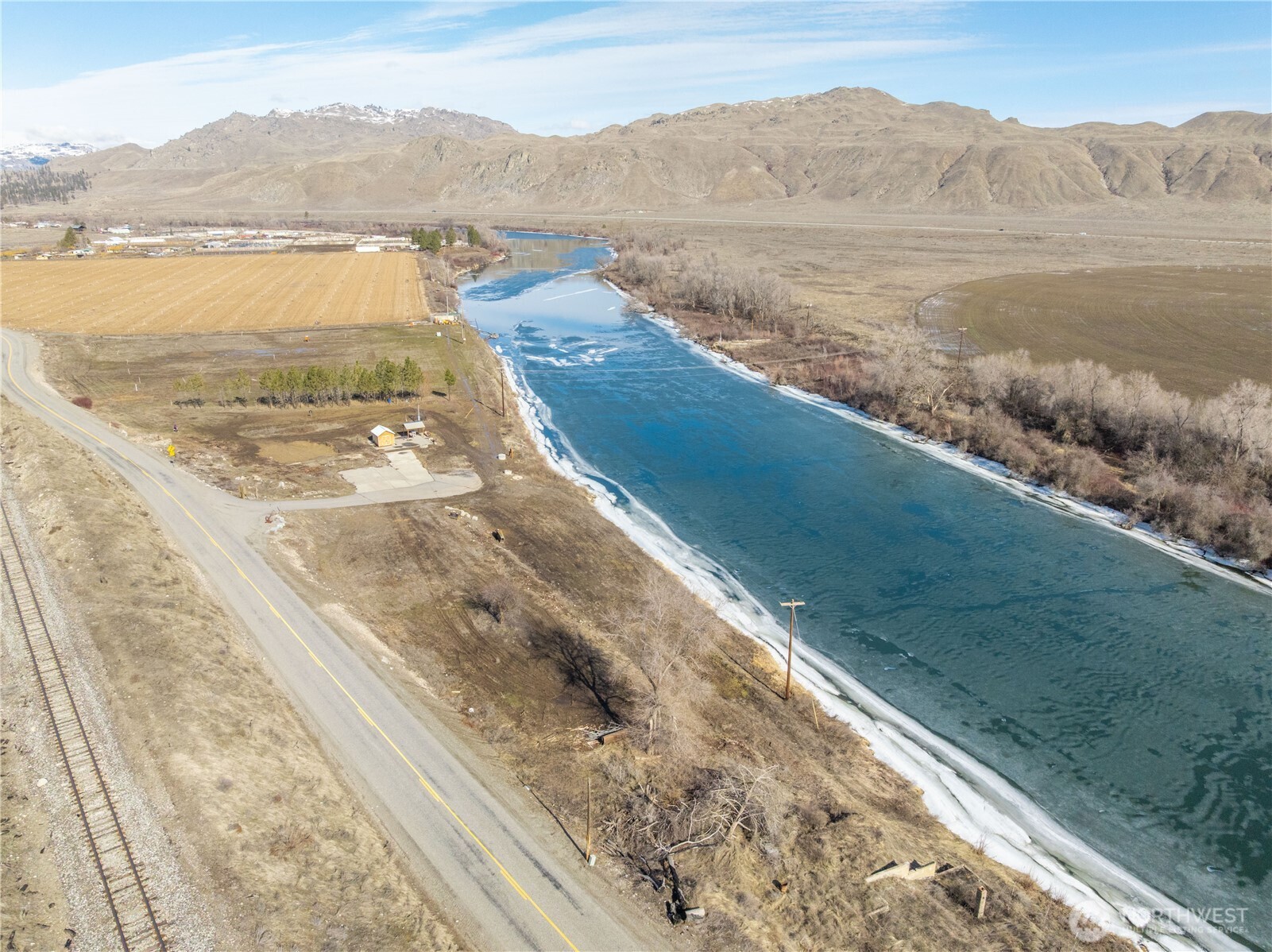 616 Monse River Road Brewster, WA 98812 - Photo 11 of 34 a view of an ocean and mountain view