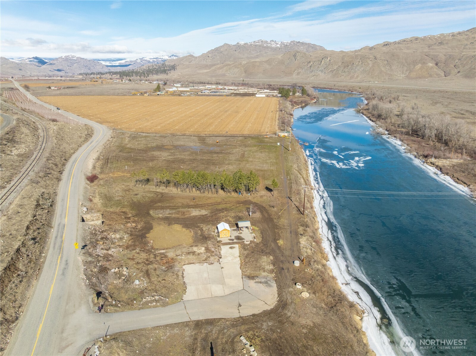 616 Monse River Road Brewster, WA 98812 - Photo 13 of 34 a view of an ocean with mountain view