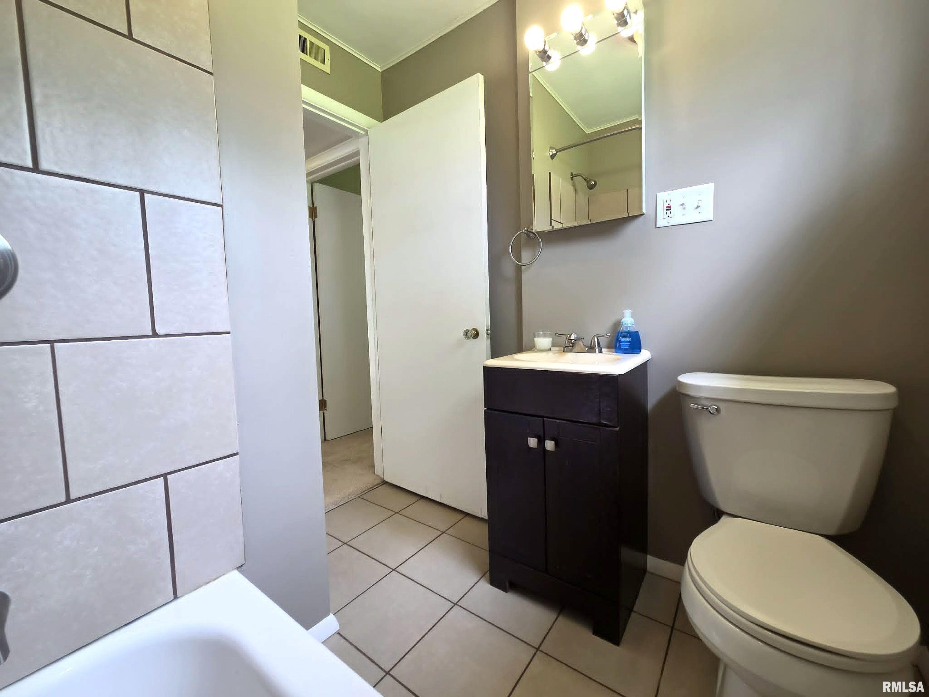 1913 South 12th Street Quincy, IL 62301 - Photo 11 of 20