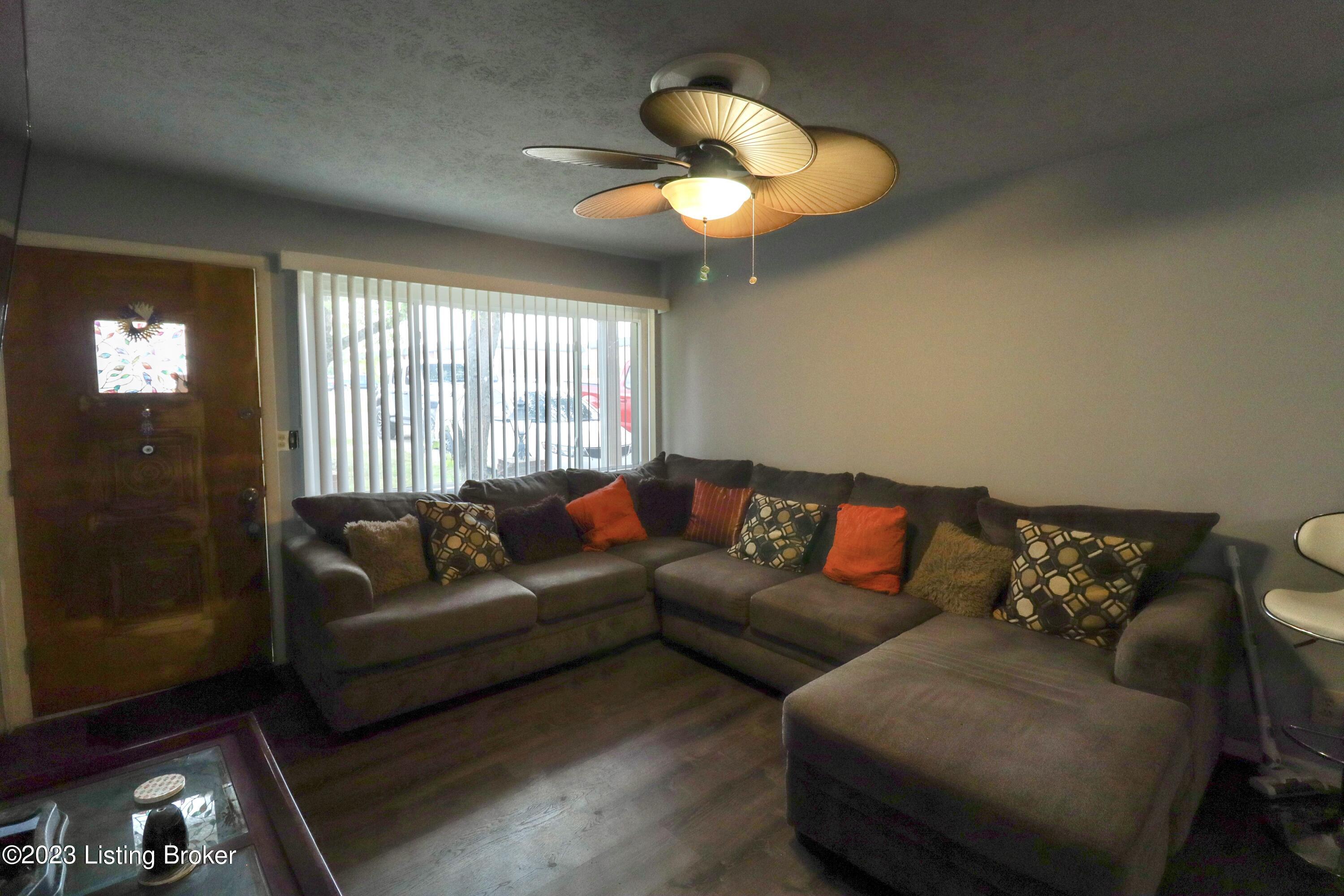 7617 Rochelle Road Louisville, KY 40228 - Photo 2 of 15 PhotoSep062023,22105PM