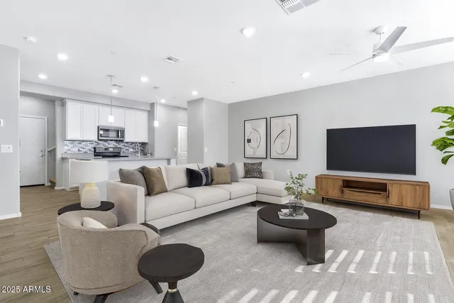 $474,900 | 1959 East Hampton Lane, Unit 102, Gilbert, AZ 85295