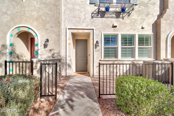 $474,900 | 1959 East Hampton Lane, Unit 102, Gilbert, AZ 85295