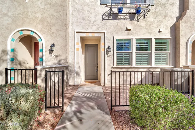 $474,900 | 1959 East Hampton Lane, Unit 102, Gilbert, AZ 85295