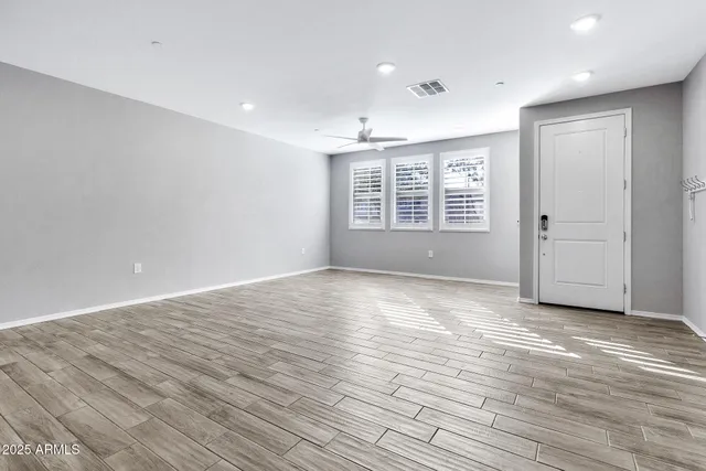 $474,900 | 1959 East Hampton Lane, Unit 102, Gilbert, AZ 85295