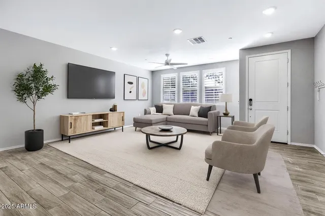 $474,900 | 1959 East Hampton Lane, Unit 102, Gilbert, AZ 85295