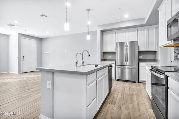 $474,900 | 1959 East Hampton Lane, Unit 102, Gilbert, AZ 85295