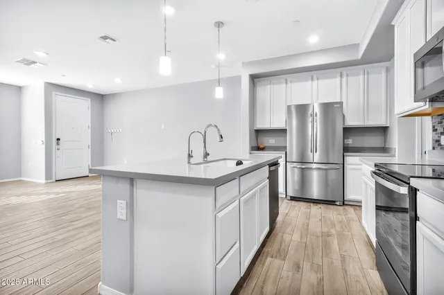 $474,900 | 1959 East Hampton Lane, Unit 102, Gilbert, AZ 85295