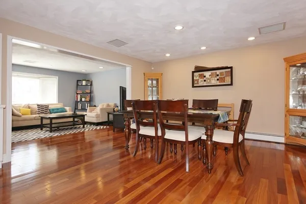 $5,000 | 39 Locust Street, Burlington, MA 01803