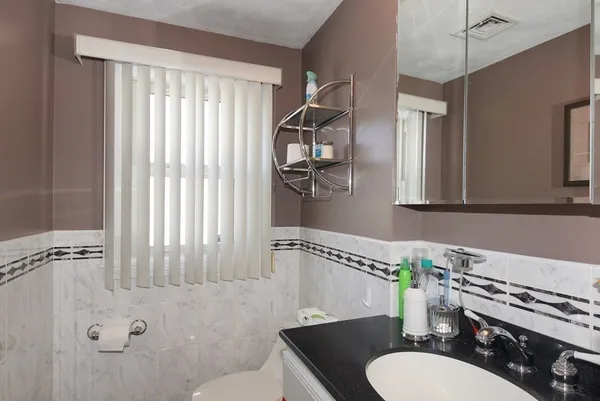 $5,000 | 39 Locust Street, Burlington, MA 01803