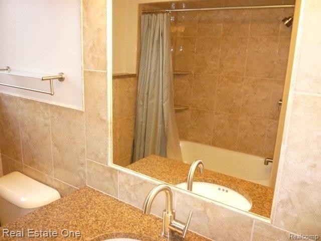 29200 Spring Farmington, MI 48334 - Photo 20 of 20 Hall Bath Totally Renovated