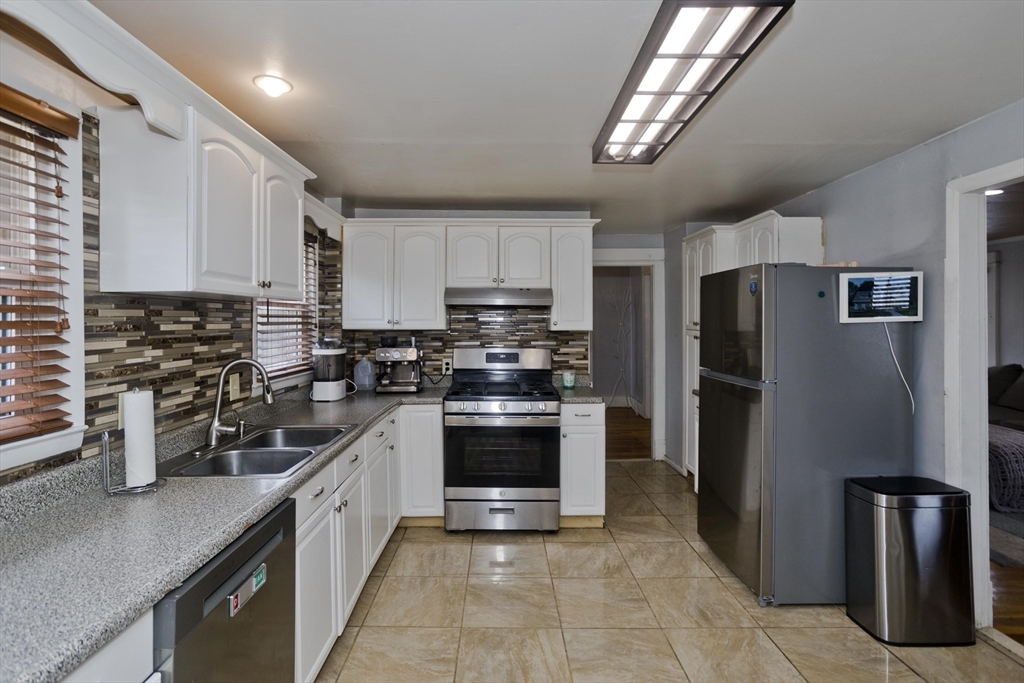 15 Monticello Avenue Springfield, MA 01109 - Photo 24 of 42