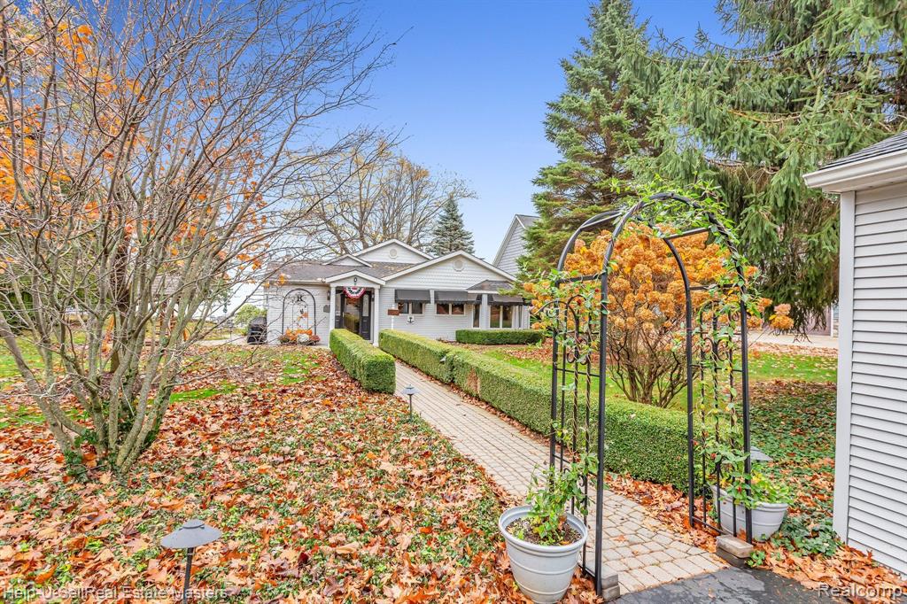 6187 Lakeshore Road Lexington, MI 48450 - Photo 2 of 41