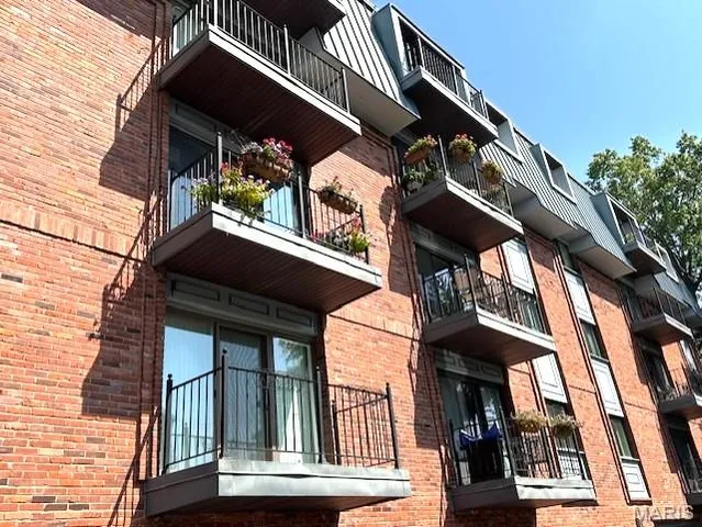 $314,900 | 450 West Adams Avenue, Unit 18, Kirkwood, MO 63122