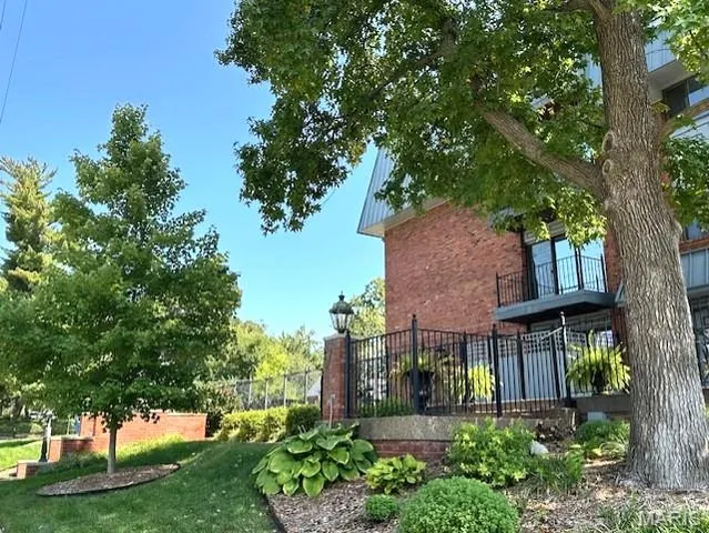$314,900 | 450 West Adams Avenue, Unit 18, Kirkwood, MO 63122